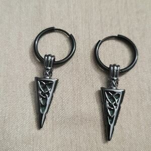 Celtic knot viking aesthetic dark silver and green insert arrow earrings